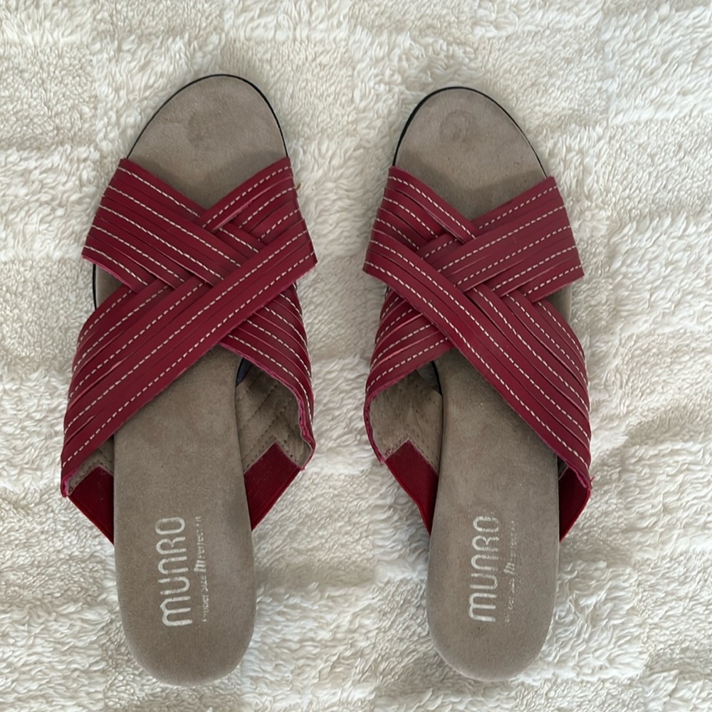 Munro Sandals - Red Burgundy Color 9N